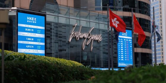 Top Chinese drugmaker Hengrui soars in Hong Kong trading debut