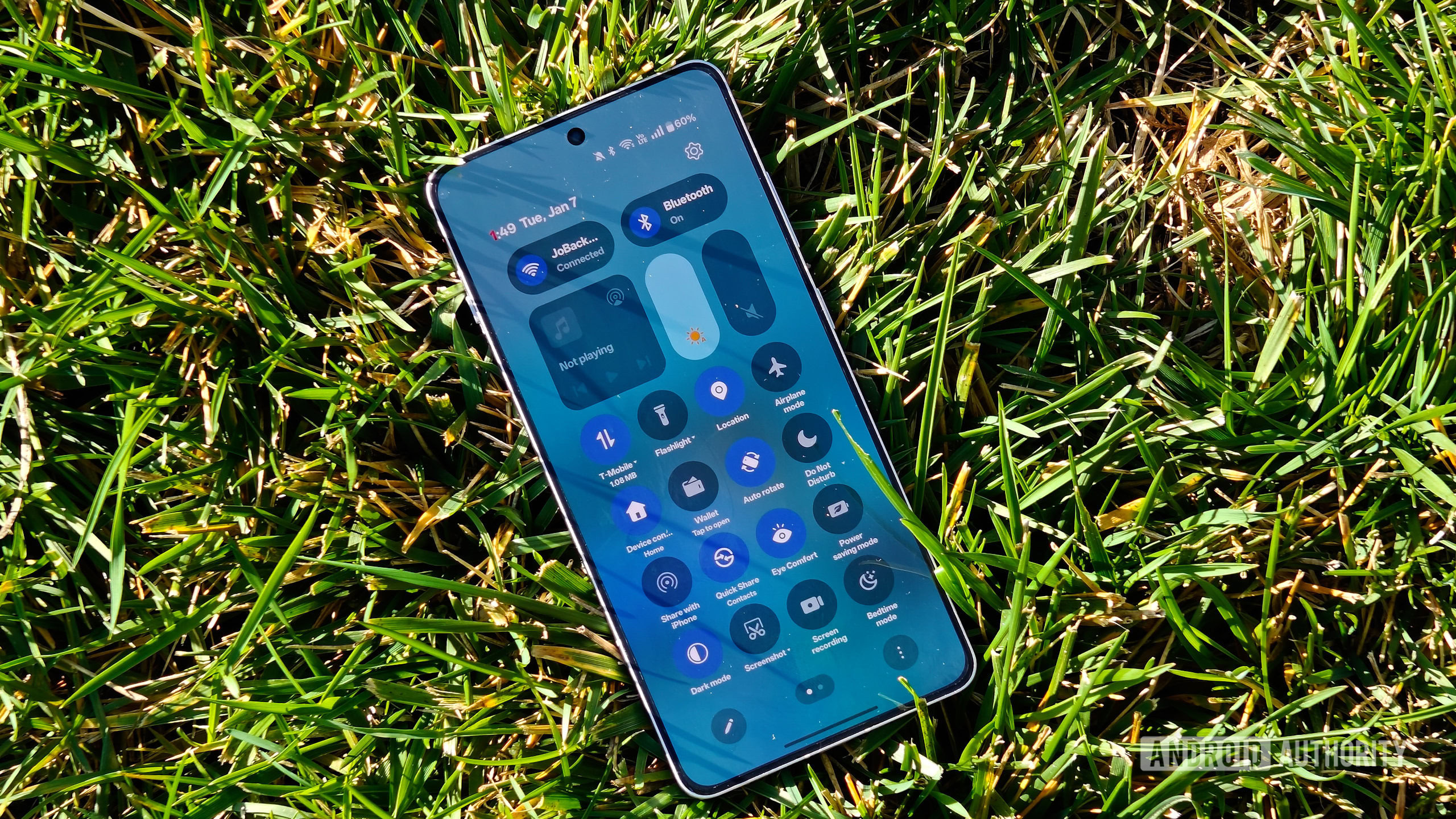 OnePlus 13R review image outdoor brightness OnePlus 13R review image outdoor brightness