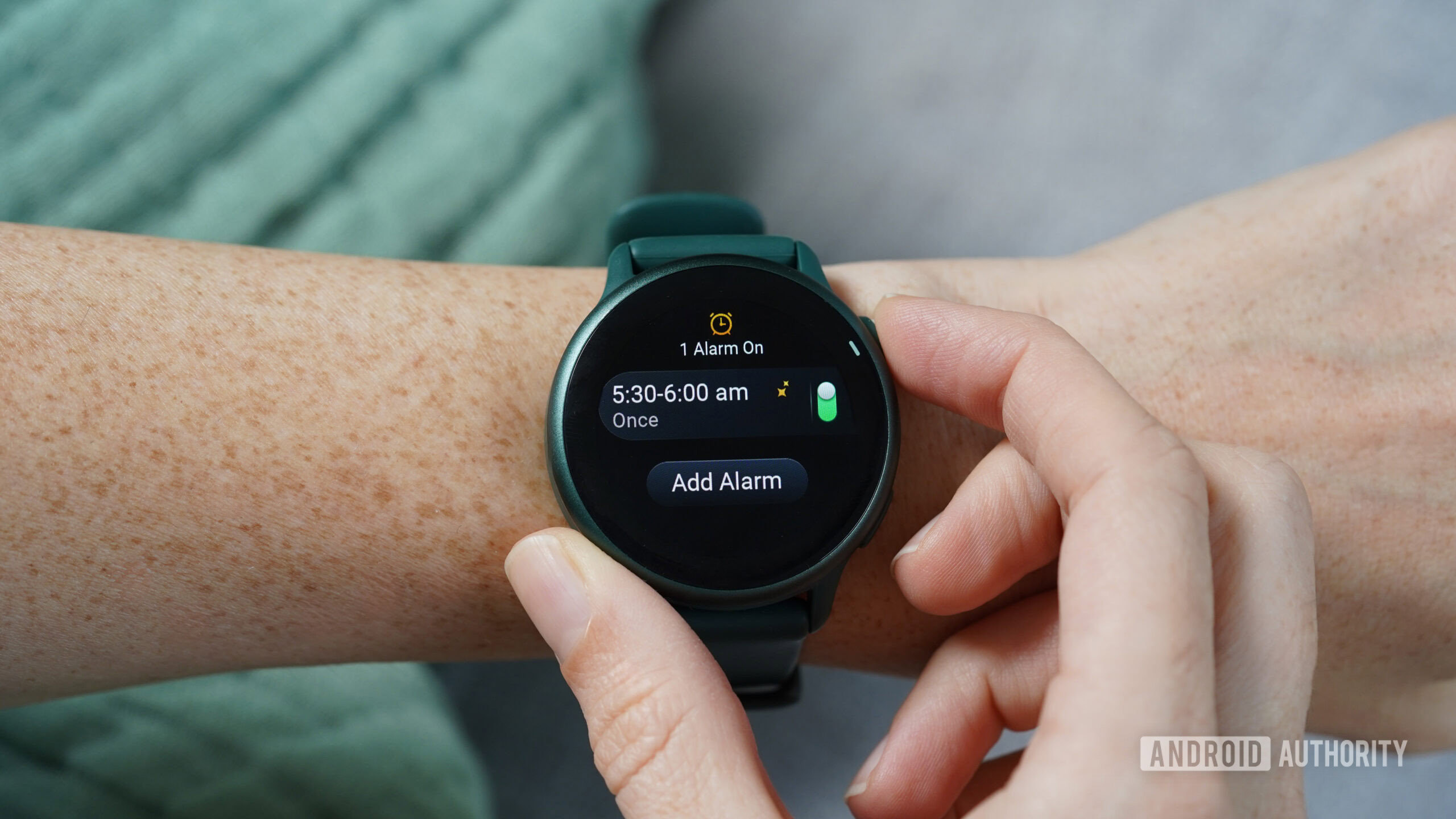 Garmin Vivoactive 6 Add Alarm A Garmin Vivoactive 6 user adds an alarm.