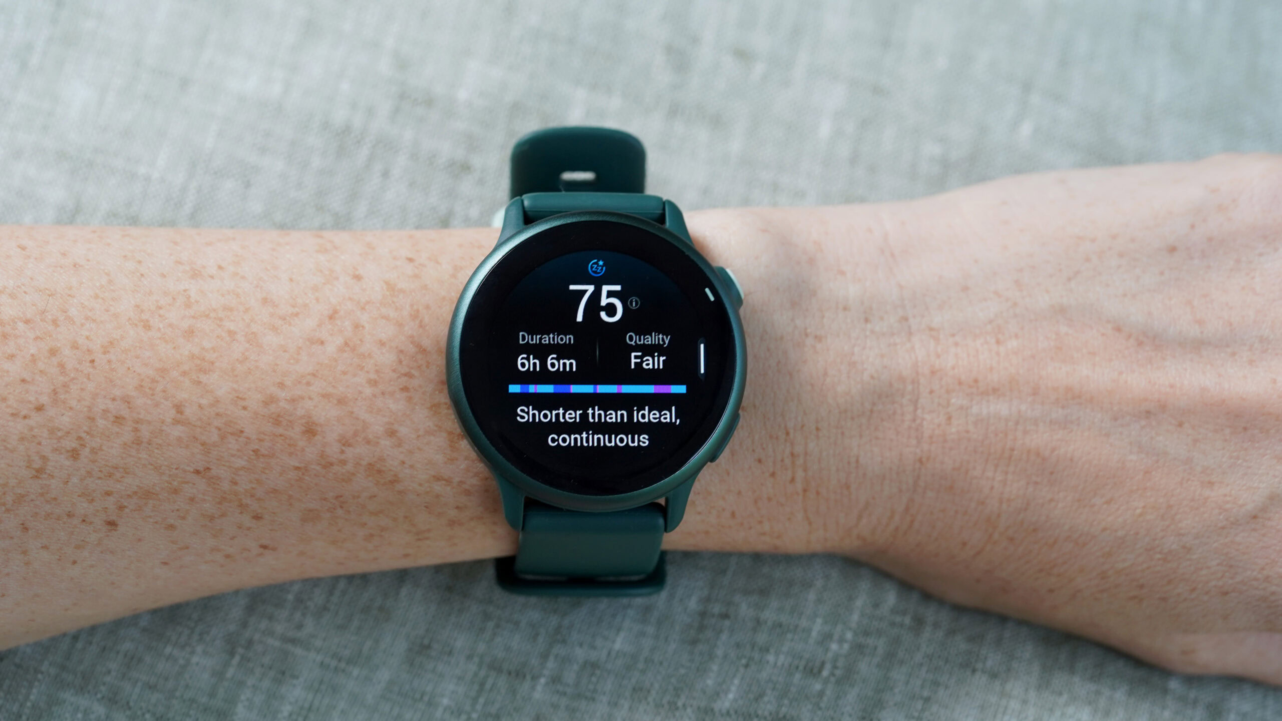 Garmin Vivoactive 6 Sleep A user reviews their sleep data on the Garmin Vivoactive 6.