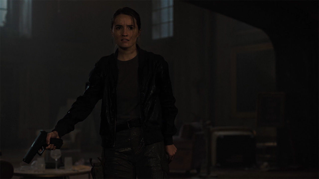 A wet Abby pointing a handgun at an off-screen Tommy in The Last of Us season 2 episode 7