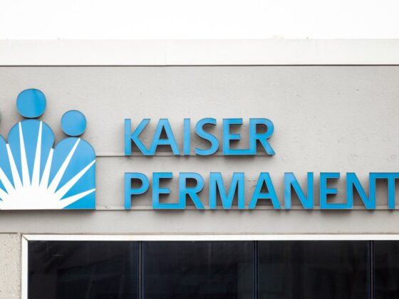 A Kaiser Permanente systems outage has pharmacies relying on pen and paper