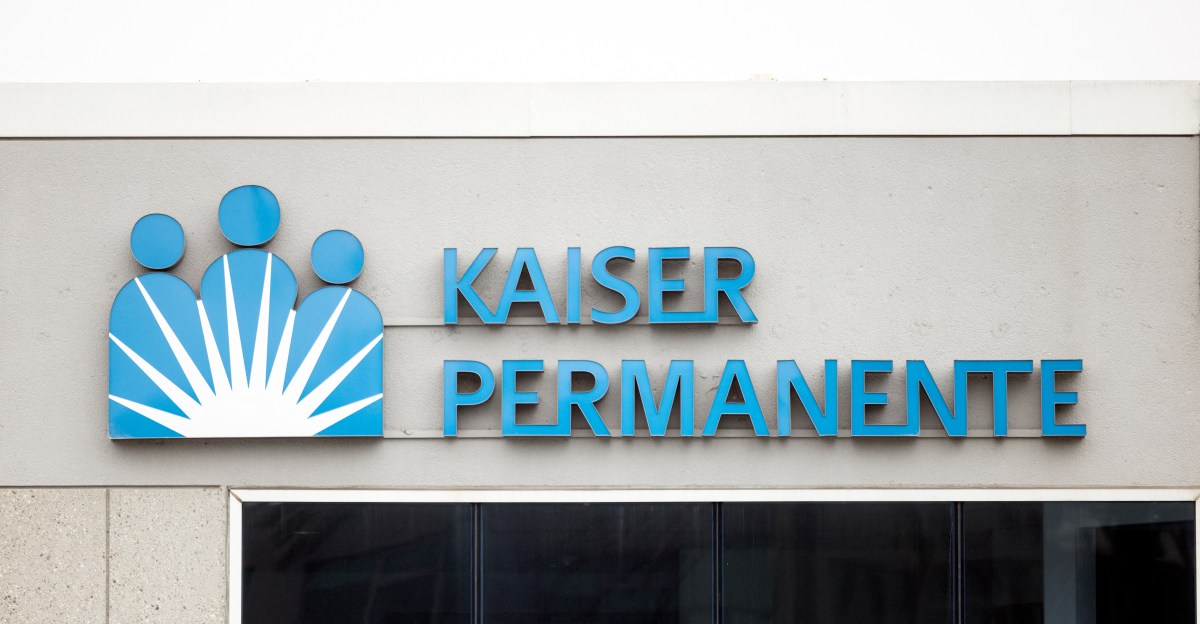 A Kaiser Permanente systems outage has pharmacies relying on pen and paper
