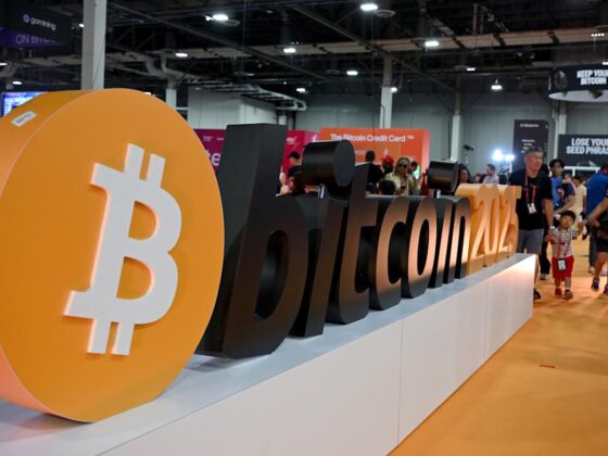 Bitcoin price slips as Fed minutes flag US inflation risks