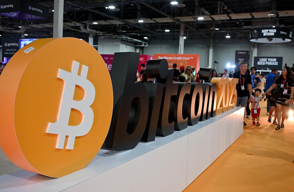 Bitcoin price slips as Fed minutes flag US inflation risks