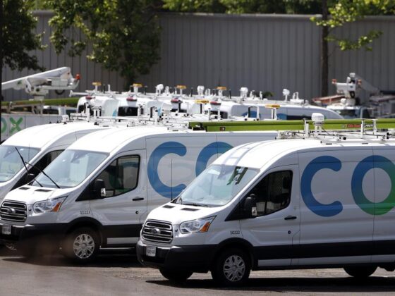 Cable giant Charter to buy Cox in a .5-billion deal