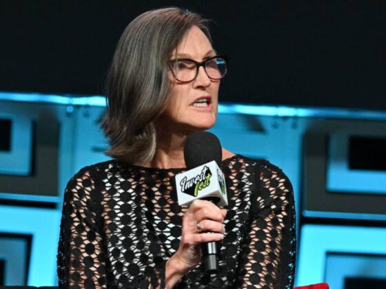 Cathie Wood drops bold message on Apple, Tesla stock
