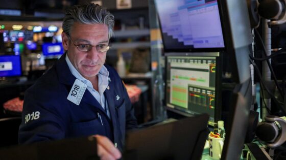 Dow, S&P 500, Nasdaq sink after less than stellar bond auction