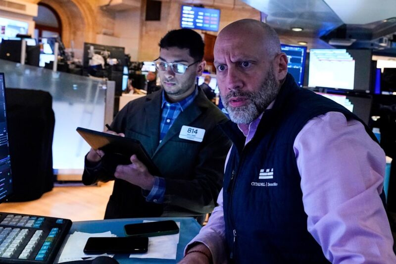 Dow, S&P 500, Nasdaq trim losses as Trump threatens Apple, EU with new tariffs