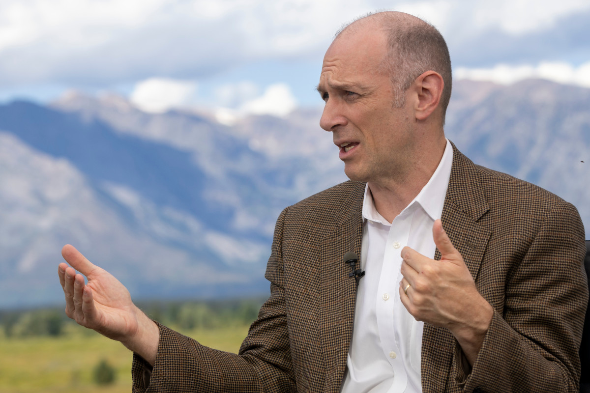 Fed official sends strong message about interest-rate cuts