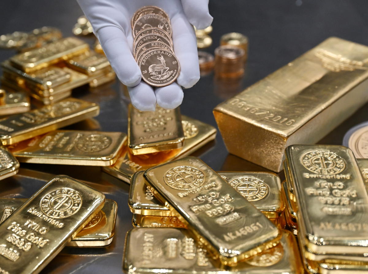 Gold prices retreat as investors await key US inflation data