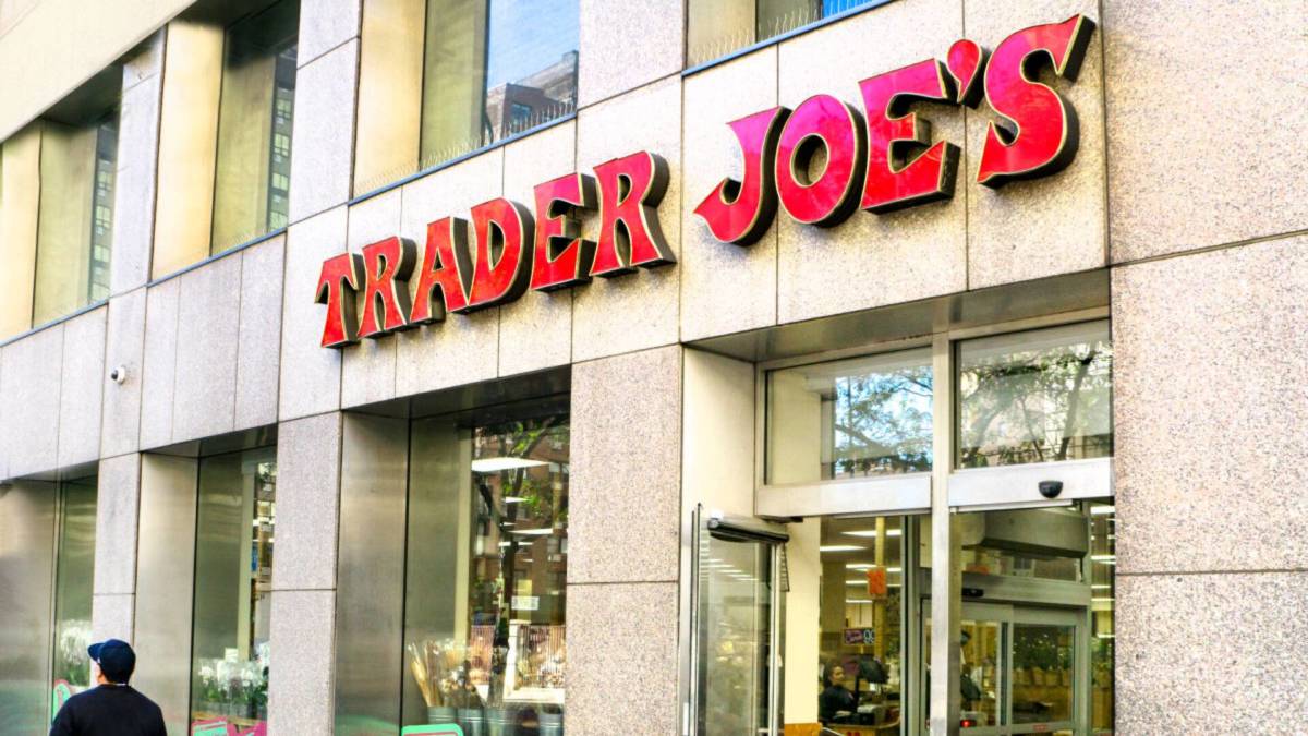 Is Trader Joe's open on Memorial Day?