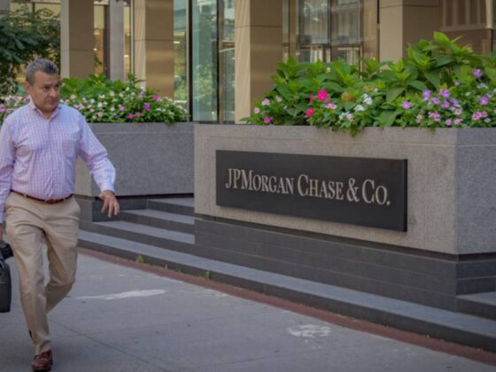 JPMorgan Chase CFO issues stern warning to employees 