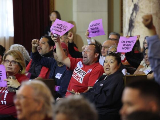 L.A. council backs  minimum wage for tourism workers, despite warnings