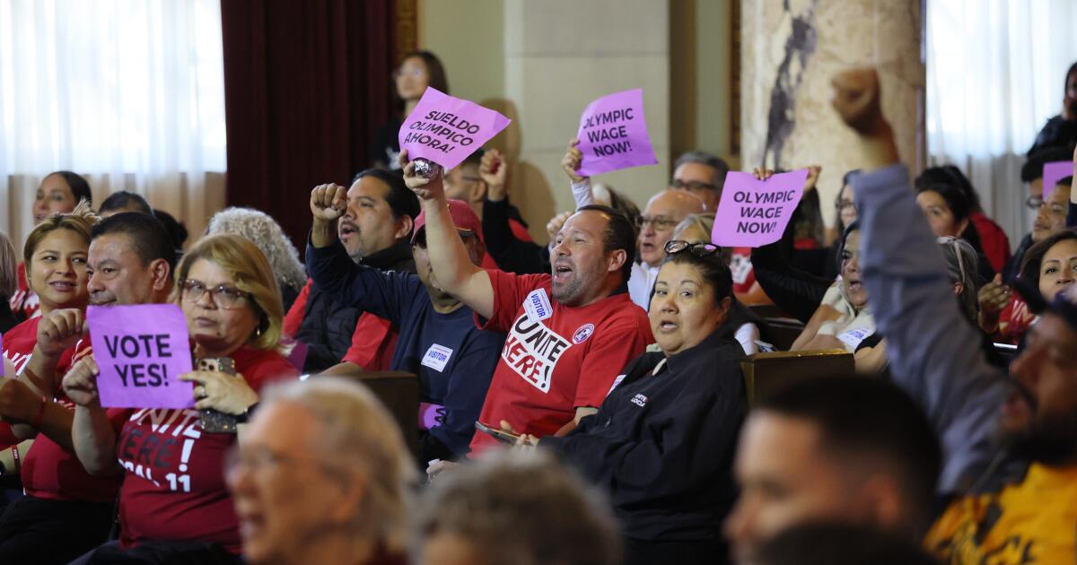L.A. council backs $30 minimum wage for tourism workers, despite warnings