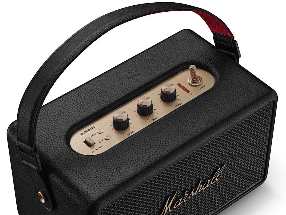 The control panel of the Marshall Kilburn III portable Bluetooth speaker.