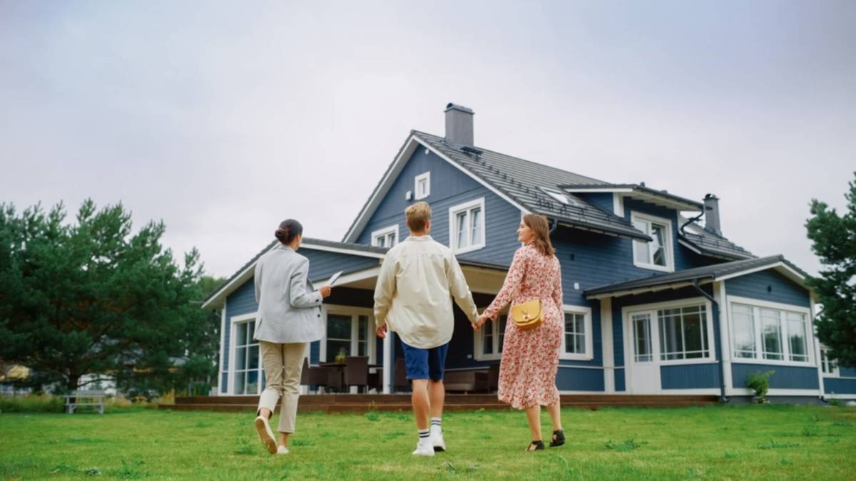 Redfin says housing market bubble could deflate this year