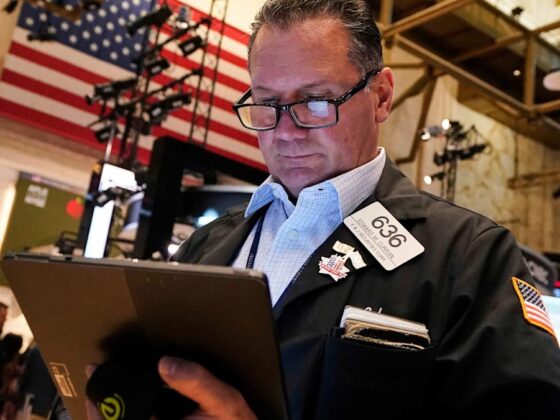 S&P 500 ends win streak, stocks close in the red