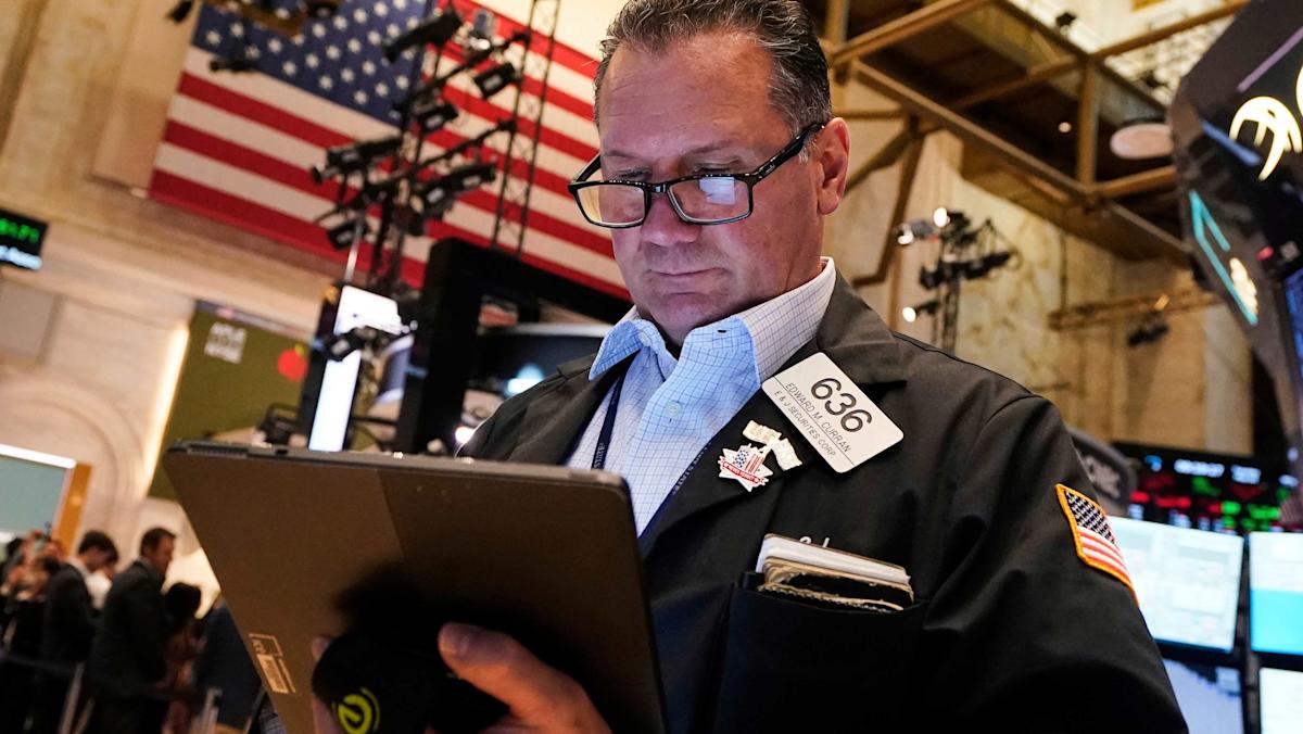 S&P 500 ends win streak, stocks close in the red