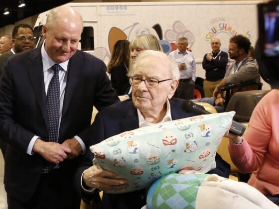Small investors rushed into Berkshire shares during dip even after their hero Buffett set exit