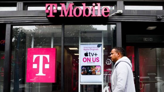 T-Mobile angers customers with disturbing T-Life app feature