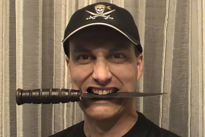 Samuele Landi with a knife in his mouth