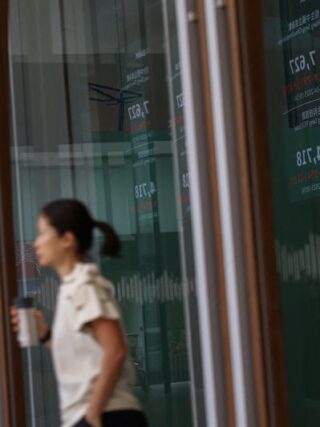 Analysis-Chinese money fires up Hong Kong shares