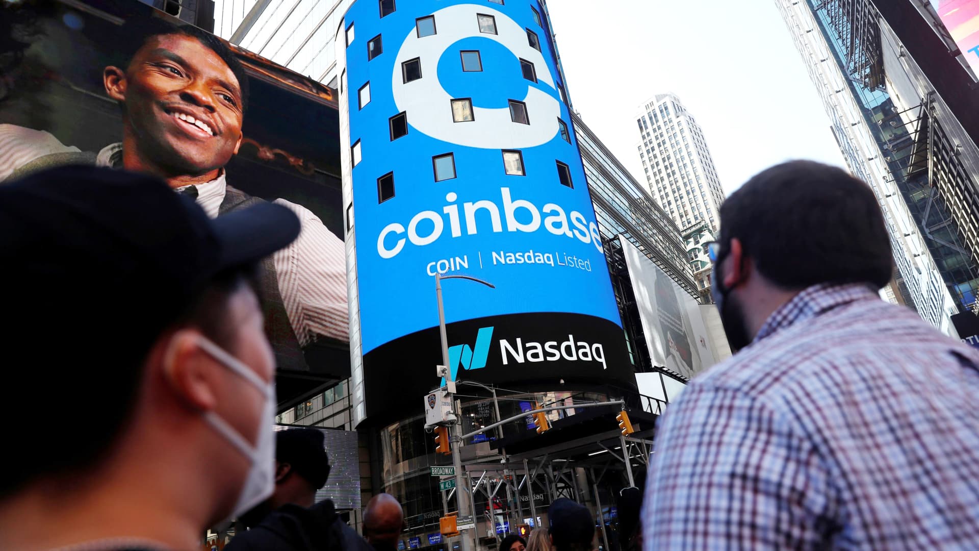 Coinbase is best-performing stock in S&P 500 in June, may move higher