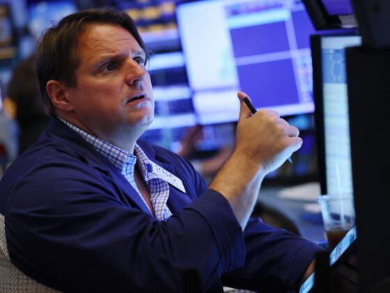 Dow, S&P 500, Nasdaq futures rise as investors bet on Fed rate cut