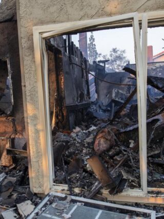 Flaw in Edison equipment in Sylmar sparked major wildfires, lawyers say