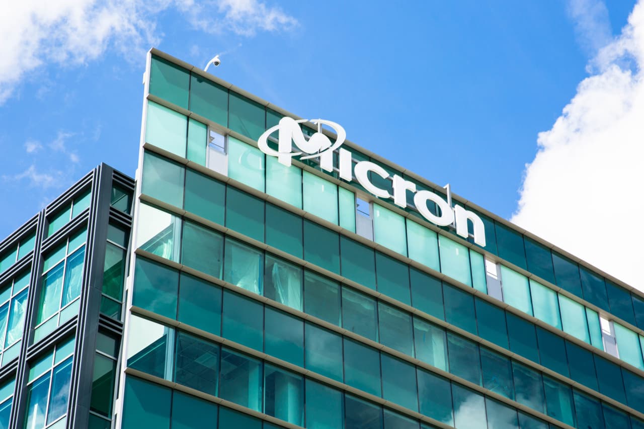 Micron delivers record quarterly revenue, supporting investors’ ‘super-bullish’ outlook