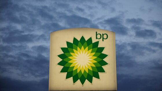 Shell denies takeover talks with UK rival BP