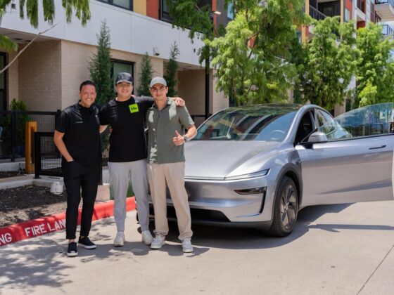 Tesla shows off its first fully autonomous delivery to convince us its self-driving cars work well