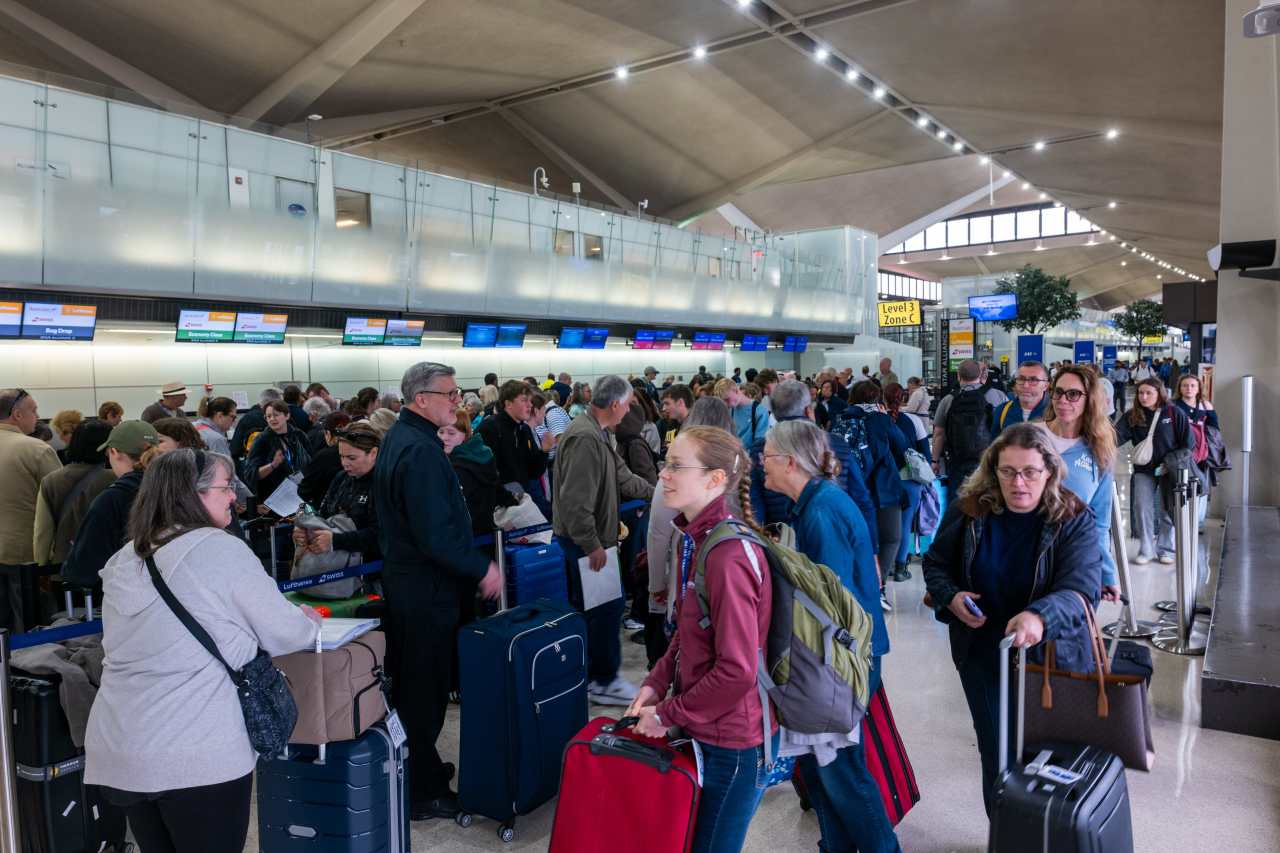 Wall Street is getting worried about United Airlines. Yes, it’s mostly about Newark airport.