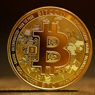 Bitcoin Near Historic Weekly Close – Analyst Warns Of Volatility