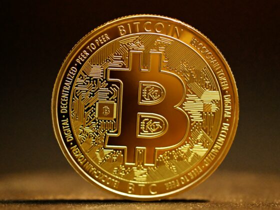 Bitcoin Near Historic Weekly Close – Analyst Warns Of Volatility