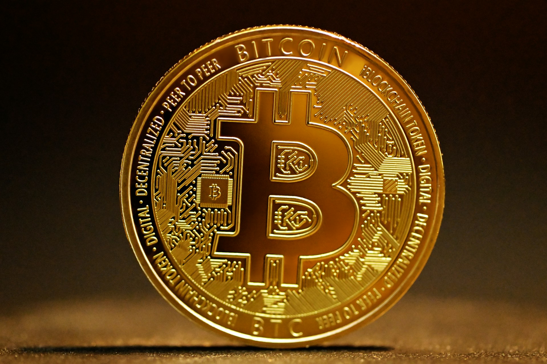 Bitcoin Near Historic Weekly Close – Analyst Warns Of Volatility