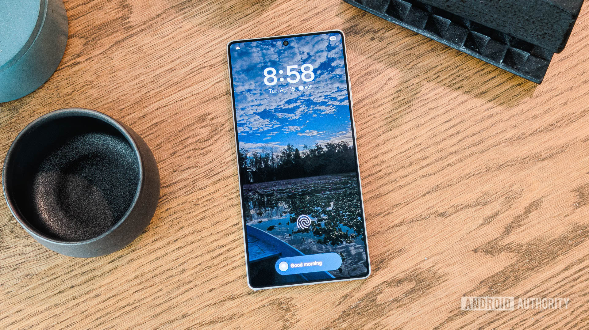 Samsung Galaxy S25 Ultra AOD Always On Display with Wallpaper Background (1 of 1)