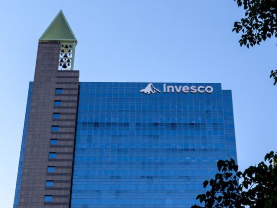 Invesco posts 3% increase in June AUM, reflecting market strength, FX (IVZ:NYSE)