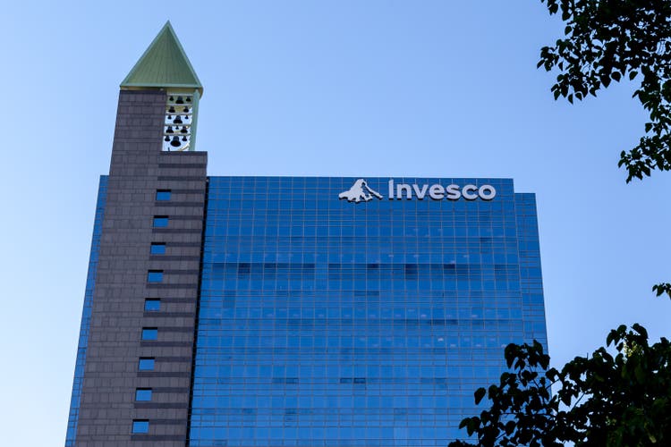 Invesco posts 3% increase in June AUM, reflecting market strength, FX (IVZ:NYSE)