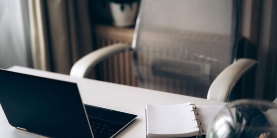 This is how HR professionals are actually using AI—and the drawbacks that come with the new tech