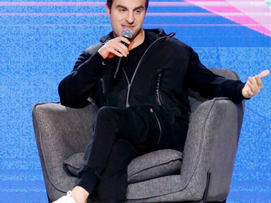 Airbnb’s CEO studied Steve Jobs’s playbook to slash bureaucracy and build his  billion empire