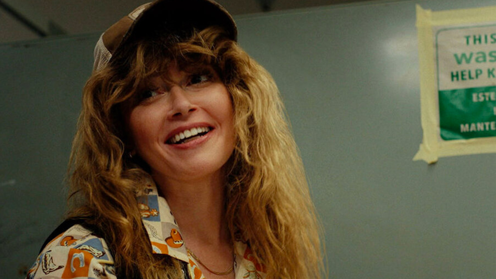 Natasha Lyonne wears a trucker hat in Poker Face season 2