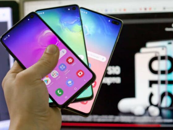 U.S. smartphone shipments edge up in Q2 as tariff fears spur inventory push; Samsung surges, Apple slips