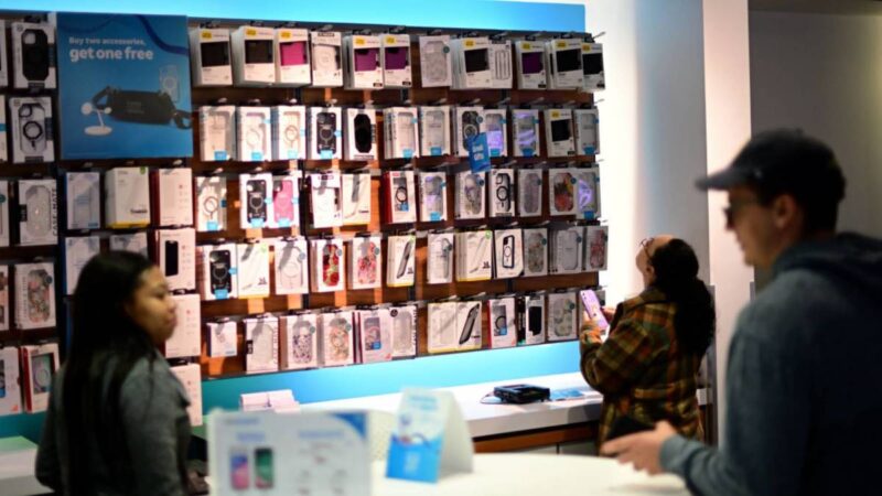 AT&T sounds alarm on why customers are leaving 