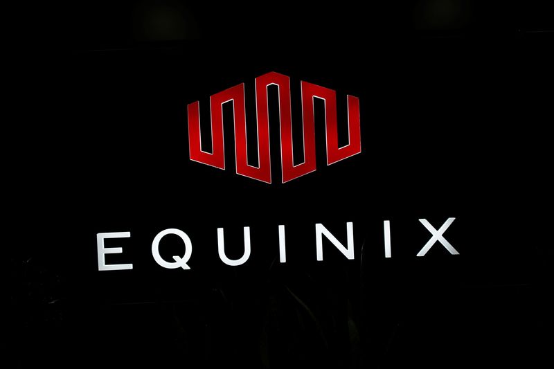 Activist Elliott grows stake in Equinix, holds talks with company