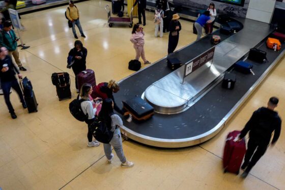 Americans are less anxious about trade wars and inflation. Yet they don’t have much confidence in the economy.