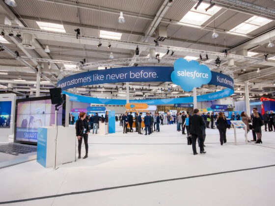 Analysts Positive on Salesforce, Inc. (CRM) Amid Mixed Stock Performance