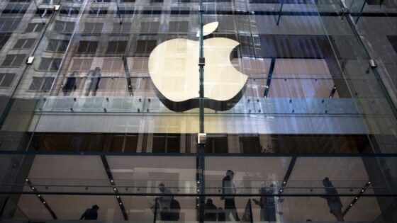 Apple names new chief operating officer