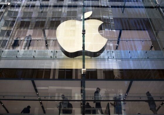 Apple names new chief operating officer
